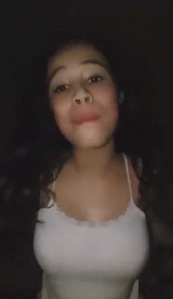 Tetona se graba desnuda para su novio (ternina turbada) 4